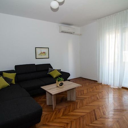 New Renovated Apartment 15 Min From Beach On Foot Пула Экстерьер фото